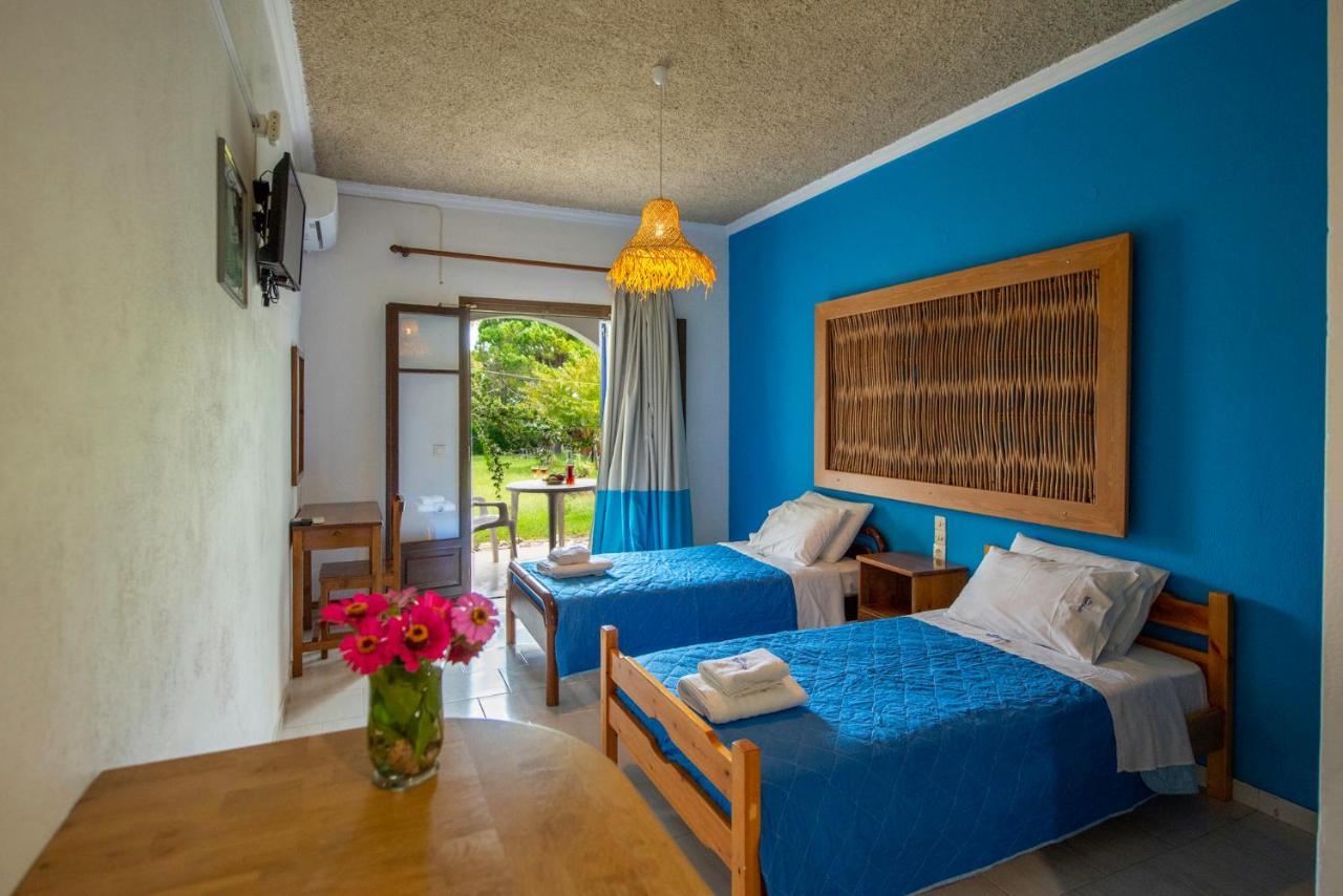 Villa Spyridoula Studios On The Beach Сидарион Экстерьер фото