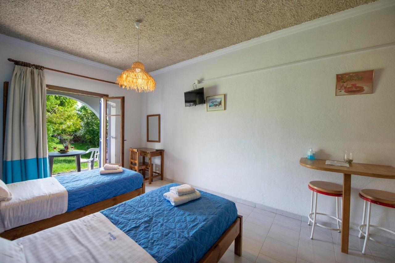 Villa Spyridoula Studios On The Beach Сидарион Экстерьер фото