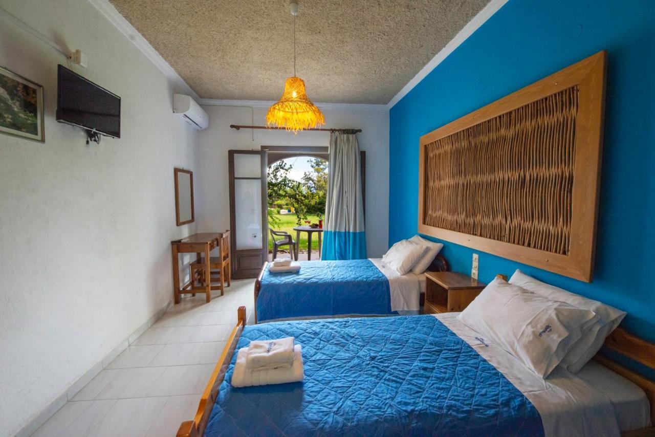 Villa Spyridoula Studios On The Beach Сидарион Экстерьер фото