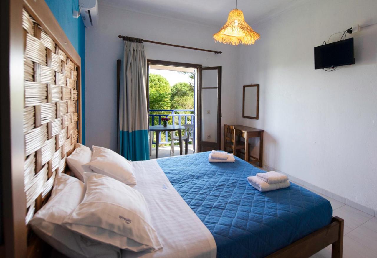 Villa Spyridoula Studios On The Beach Сидарион Экстерьер фото